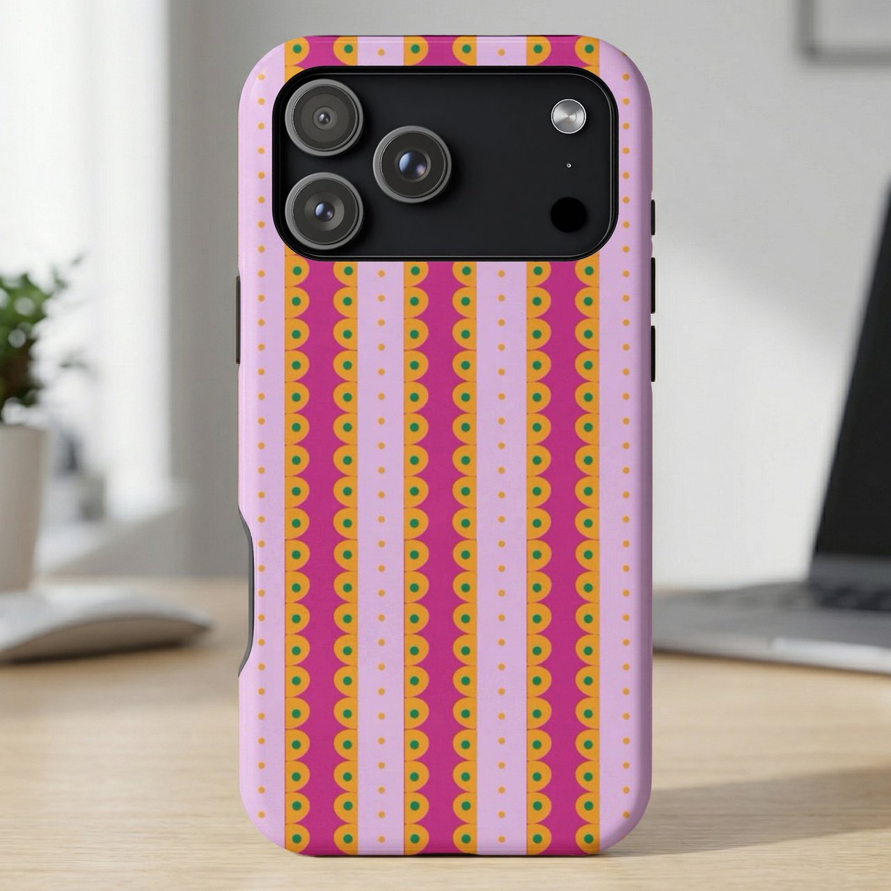 Retro Scallop Stripe MagSafe® Phone Case