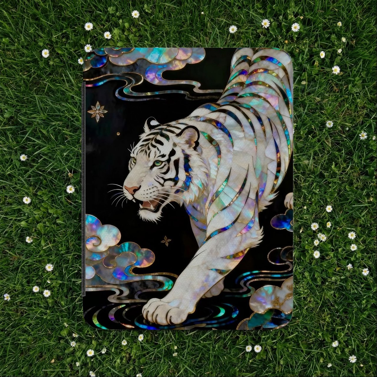 Mother of Pearl White Tiger Kindle Case