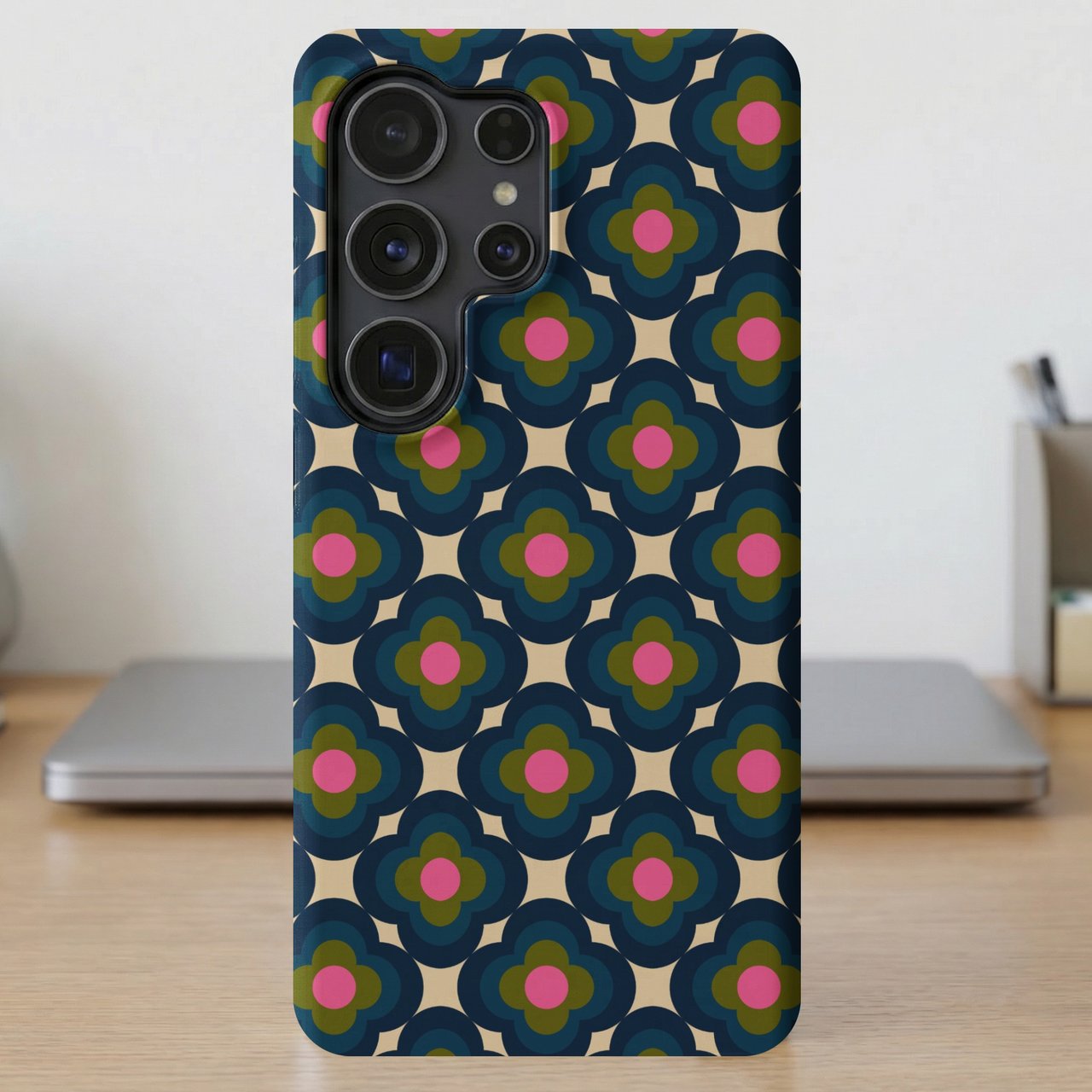 Retro Mod Floral MagSafe® Phone Case