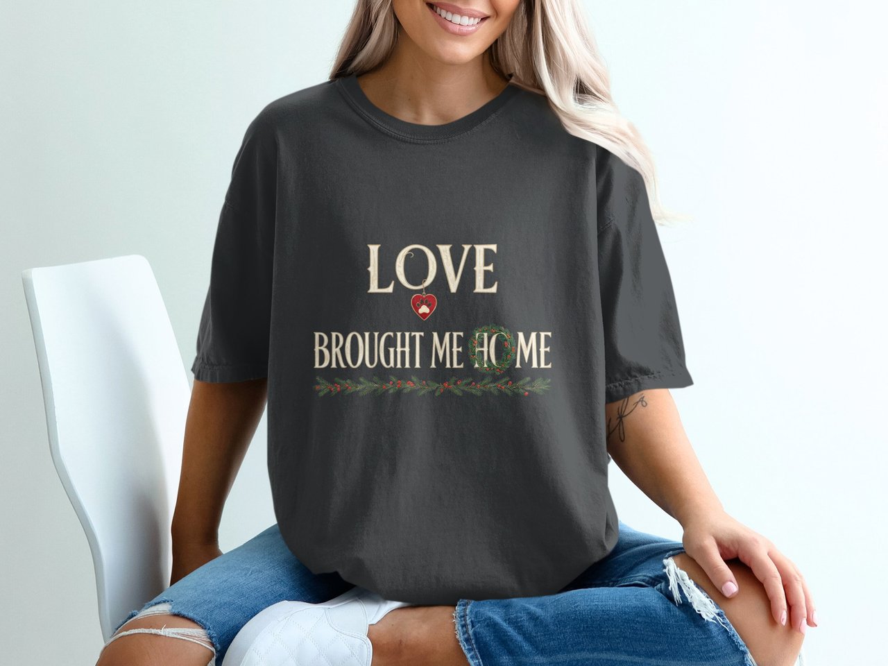 Love Brought Me Home Christmas T-Shirt, Cozy Pet Lover Holiday Tee, Dog Mom Cat Parent Gift, Festive Paw Print Wreath Vintage Inspired Shirt